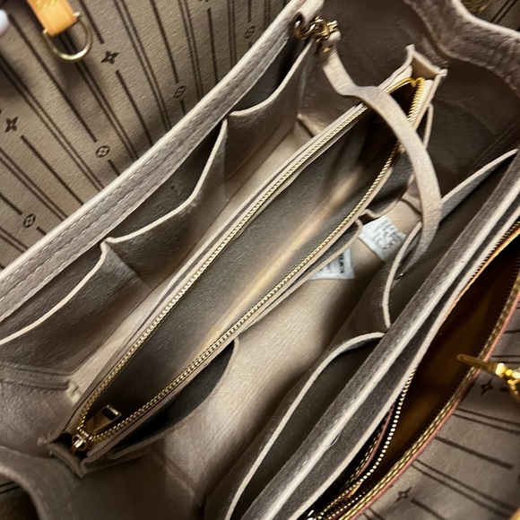 1️⃣4️⃣8️⃣0️⃣Authentic LV Neverfull MM - Picture 10 of 14